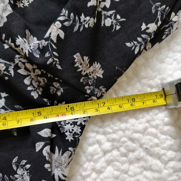 *5 for $25* Lush Med Black White Floral Blouse Sheer Sleeves Ruched Smocked Top - Picture 9 of 16